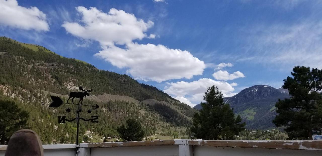 Alpine Moose Hotel 3*